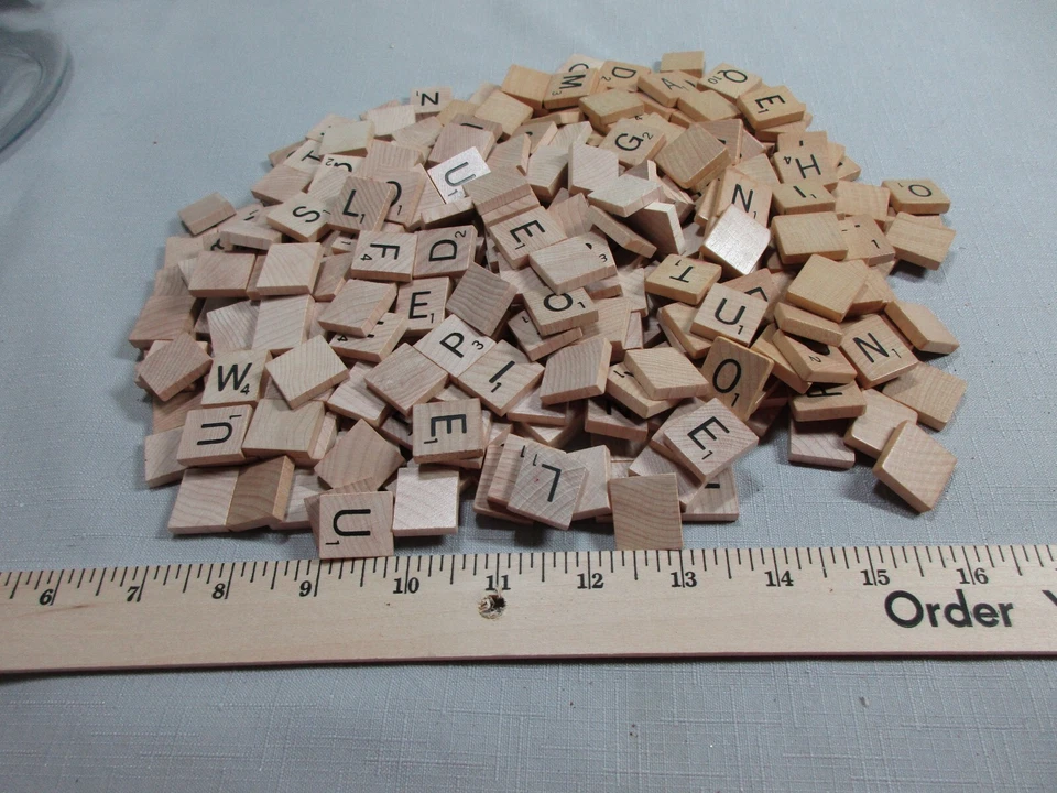 Lote de piezas Scrabble de juegos antiguos de scrabble Foto 1 de 1