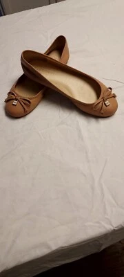 Zapatos planos de ballet Coach para dama, desnudos, talla 6,5 Foto 1 de 3