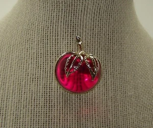 VINTAGE HOT PINK APPLE SARAH COVENTRY BROSCHE - Bild 1 von 7