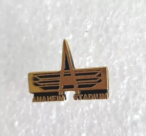 MLB VINTAGE ANAHEIM ANGELS/LA RAMS ESTADIO EMPLEADO SOLAPA/CORBATA TAC PIN ~ ENVÍO GRATUITO - Imagen 1 de 8
