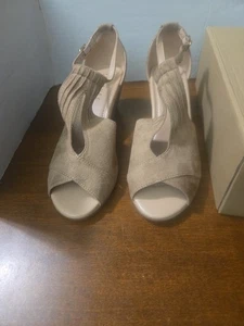 Journee Collection Kedzie Damen-Keilsandalen -- Größe 10 -- taupe -- schön - Bild 1 von 8