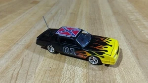 Dukes Of Hazzard General Lee Custom Black '87 Monte Carlo/Flames, 1:64, ¡nuevo! - Imagen 1 de 14