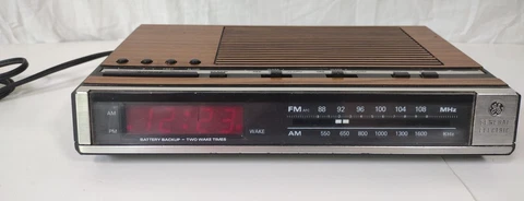 Vintage GE Dual Alarm Clock Radio AM/FM Wood Grain Model 7-4636D Tested Cover