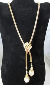 Collana vintage con goccia a Y tono oro e perle finte - Foto 1 di 6