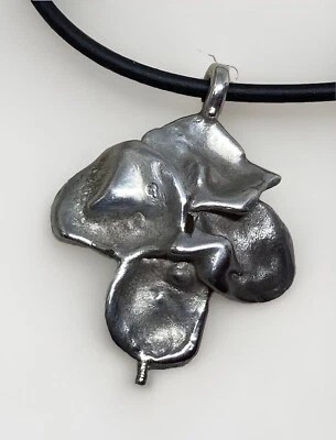 Collar negro colgante flor forma libre de plata de ley 925 hecho a mano 17" 10 g Foto 1 de 4