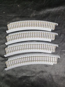 Walthers 931-1352 Power-Loc Track (TM) 18" 45.7cm Radius Curve (4) HO Scale - Picture 1 of 5