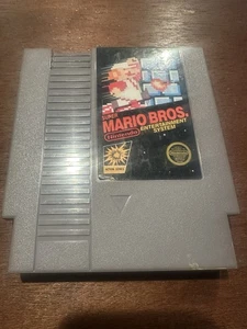 Super Mario Bros. NES 5 tornillos (sistema de entretenimiento Nintendo) en muy buen estado forma y probado - Imagen 1 de 2