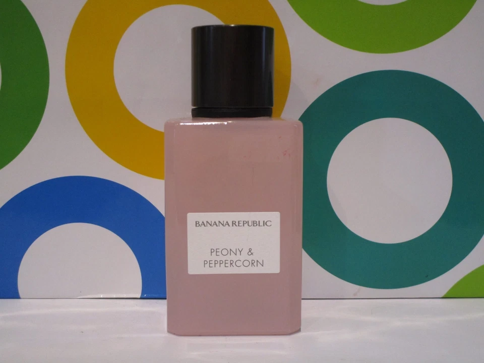 REPÚBLICA BANANA ~ EAU DE PARFUM SPRAY PEONÍA Y MAÍZ PIMIENTA ~ 2,5 OZ Foto 1 de 1