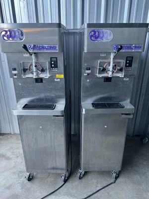 Máquina de helados Stoelting O411 modelo de piso de un solo sabor servicio suave 2 disponibles Foto 1 de 4
