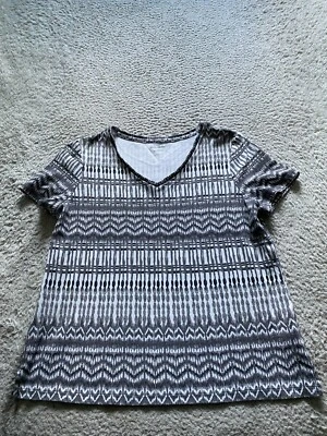 Camiseta gris Studio Works geométrica manga corta cuello en V para mujer talla M Foto 1 de 4