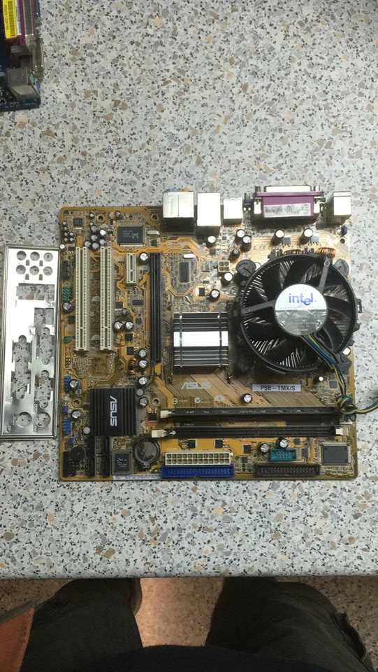PLACA ASUS CON MICRO PENTIUM  D 2800 2GB DDR-2 CON CHAPA TRASERA - Imagen 1 de 1