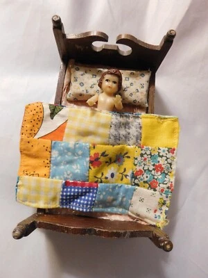 Cama de muñeca vintage con edredón y almohada y muñeca de goma alemana ARI 1020 Foto 1 de 4