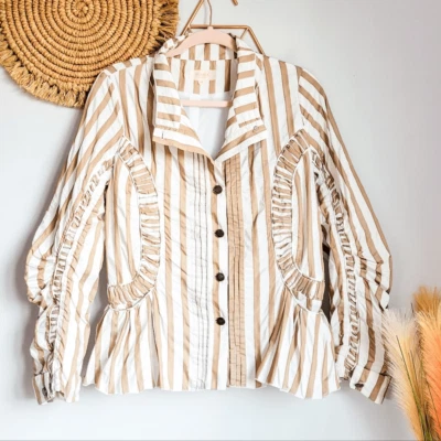 Chaqueta cortavientos ajustada Yuvita, nueva, tostada y blanca a rayas con volantes talla 10 Foto 1 de 4