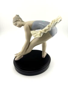 Vintage Lladro 5817 "Back Stage Preparation" Ballet Porcelain Figure w/Box READ - Picture 1 of 12