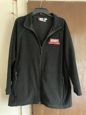 Chaqueta de mujer Clique polar con cremallera negra Hershey’s Chocolate World Logo talla XXL Foto 1 de 4