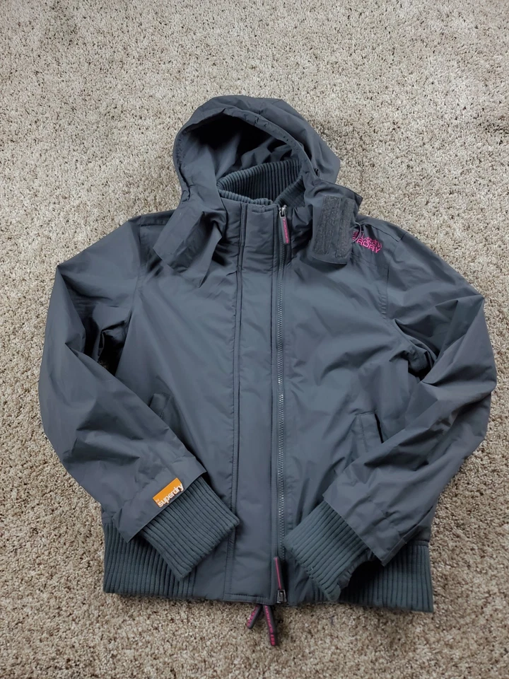 Superdry Chaqueta Bomber Wind Grande Mujer Gris Con Capucha Manga Larga Cremallera Completa  Foto 1 de 4