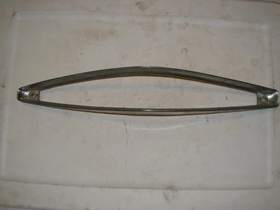 Cadillac DeVille 1971 1972 - bisel de luz trasera 5963340-1 cromado Foto 1 de 4