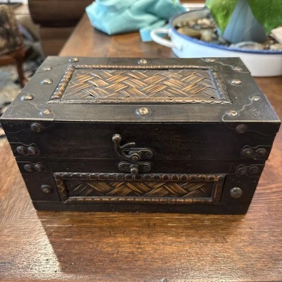 Baú de armazenamento antigo de madeira - Imagem 1 de 4