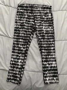 Nike Womens Small S Yoga Workout Capri Dri-fit Leggings Black & White Zip Pocket - Picture 1 of 5