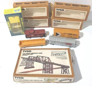 Complete Tyco HO 33 piece Trestle set + 4 Cars & Signs - Picture 1 of 8