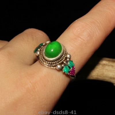 Antiguo anillo de plata de jade verde con incrustaciones de plata tibetana hecha a mano Foto 1 de 4