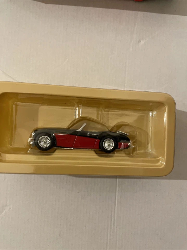 Vanguards 1/43 VA05101 Austin Healey E 3000 Mk2 British Racing Green White