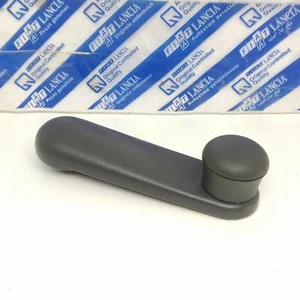MANIGLIA ALZACRISTALLI PORTE LATERALI ANT E POST FIAT PUNTO ORIGINALE 710957060 - Imagen 1 de 6