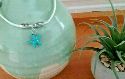Pulsera Blanca con Dije Estrella de Mar Turquesa Foto 1 de 4