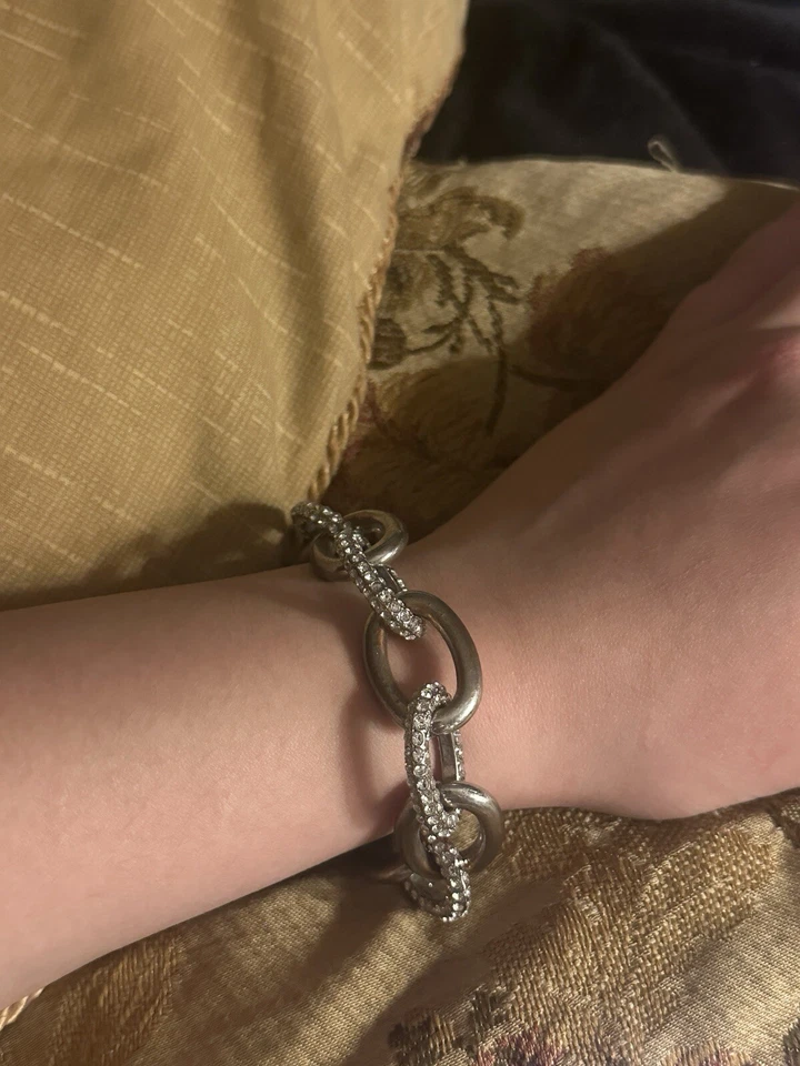 Pulsera gruesa de diamantes de imitación de imitación tono plata cadena de eslabones de palanca de 7" de CHICO'S Foto 1 de 4