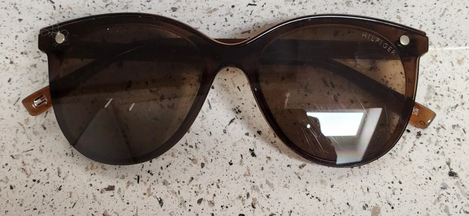 Lentes Tommy Hilfiger "Reese" WP0530 Marrón Montura Usadas Algo de Desgaste Foto 1 de 4