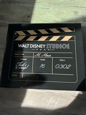 Walt Disney Studios Disneyland París Mickey Clapboard That’s A Wrap 2025 envío a EE. UU. Foto 1 de 4