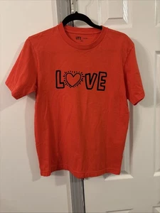 Uniqlo Keith Haring Graphic Tee Mens XS LOVE Art Pop Culture T-Shirt - Picture 1 of 9