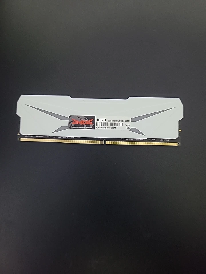 GMOG 16 GB Golden Memory module DDR4 3200 MHz XMP 1.35v UDIMM - Image 1 of 2