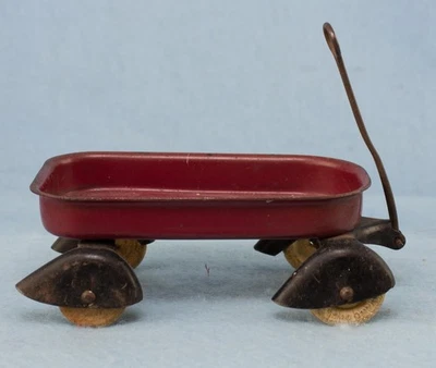 Muñeca de acero prensado Wyandotte antigua vintage de los años 30 pequeño vagón rojo flujo de aire Foto 1 de 4