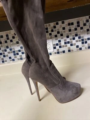 Le Silla 弹力灰色麂皮绒厚底及膝靴尖头 36 码 — 第 1/4 张图片