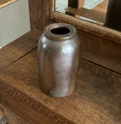 Vasija de conservas primitiva rara ANTIGUA, sellador de cera, acabado de sal plateada, 11” H X 6” D Foto 1 de 4