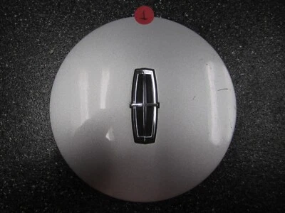 Lincoln Continental 1988-1989 15" tapa central plateada OEM F00C-1A096-BA 1583 uno/1 Foto 1 de 4