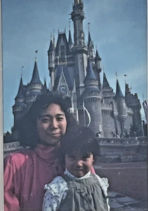 Tokyo Disneyland Vintage 35mm Slide Photo Cinderellas Castle Mother Girl 1980’s - Picture 1 of 2