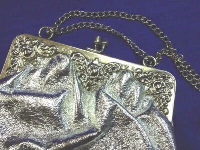 Hermoso bolso de noche vintage plateado metálico cuero marco de metal E6 Foto 1 de 4