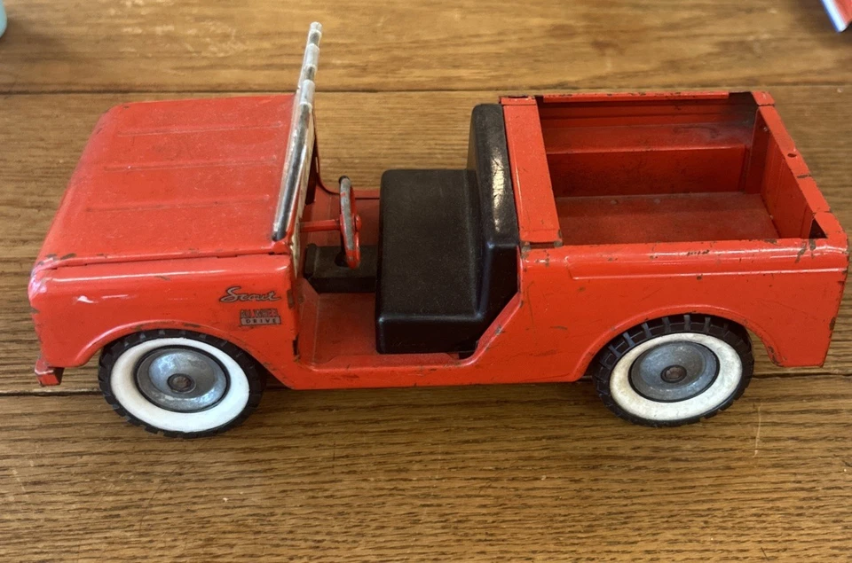 1960's vintage Tru-Scale Truscale International Scout Pressed Steel red Rockford - Image 1 of 4