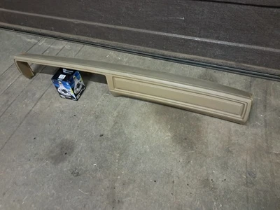 Almohadilla de tablero de instrumentos Chevrolet Nova 1977-1979 bronceada sin aire acondicionado Foto 1 de 4