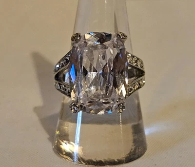 Anillo de cóctel Monet tono plata y estrás llamativo talla 8 Foto 1 de 4