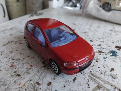 Majorette FIAT PUNTO 2° SERIE 3 Porte  1:43 Rosso scuro - Immagine 1 di 4
