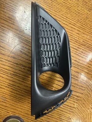 17-21 JEEP COMPASS FOG LIGHT LAMP BEZEL RIGHT PASSENGER SIDE MOPAR 5UP96RXFAB - Image 1 of 2