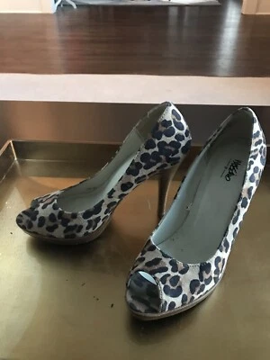 Zapatos para mujer talla US 7,5 Mossimo Dysis estampado de leopardo tacones de 4,25 pulgadas usados una vez Foto 1 de 4