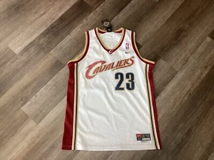 LEBRON JAMES CLEVELAND CAVS JERSEY SZ L PRE-OWNED - Picture 1 of 4