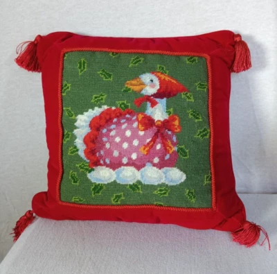 almohada hecha a mano cosida cruz roja con ganso de Navidad Foto 1 de 4