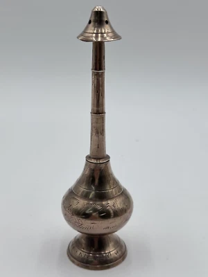 Aspersor de agua de rosas de latón vintage grabado a mano 7" de alto hecho en India Foto 1 de 4