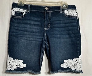GIRLS SIZE 18 WAIST 30 DARK BLUE W/ WHITE LACE APPLIQUE DENIM JEAN SHORTS - Picture 1 of 4