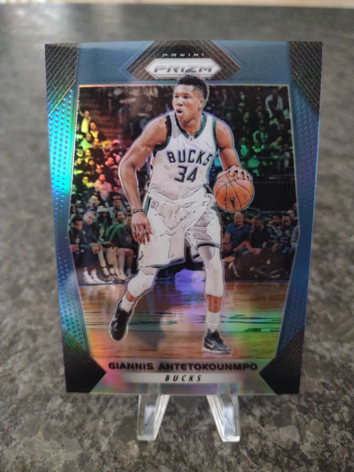 Giannis Antetokounmpo 2017 Panini Prizm Blue /199 #182 SP